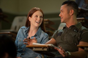 still-of-julianne-moore-and-joseph-gordon-levitt-in-don-jon