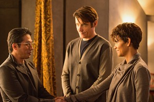 Extant-Season-1-Episode-7-8-More-in-Heaven-and-Earth-Incursion-3