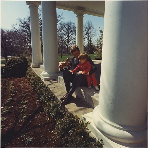 768px-President_Kennedy_plays_with_son_John_F._Kennedy_Jr
