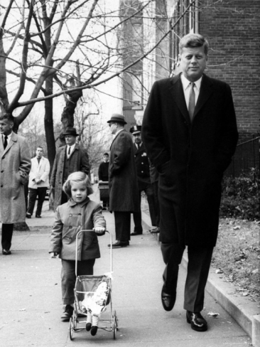 bob-gomel-caroline-walking-with-daddy-president-elect-john-f-kennedy_i-G-26-2698-ZBRUD00Z (1)