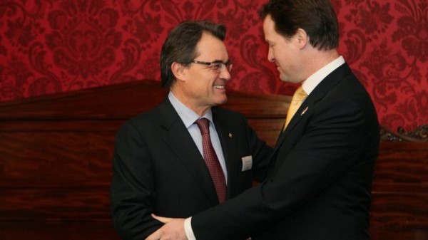 agradece-Cameron-Salmond-convocando-referendum_EDIIMA20121016_0422_4