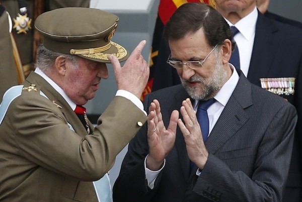 rei-conversa-Rajoy-desfilada-militar_ARAIMA20121012_0105_20