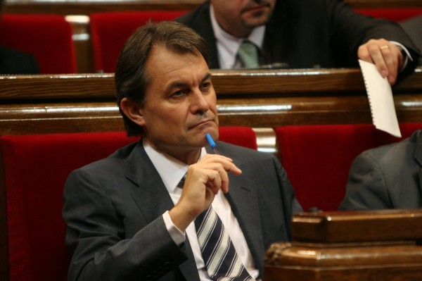 artur-mas-al-parlament_011008