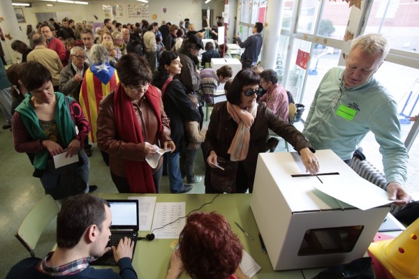 Cues-votacio-Barcelona-larrencada-participatiu_ARAIMA20141109_0284_1