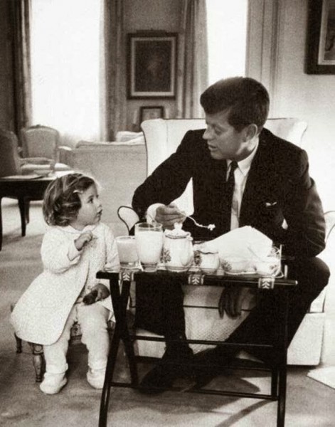 John-F.-Kennedy-having-a-tea-party-with-his-daughter,-Caroline-(1960)